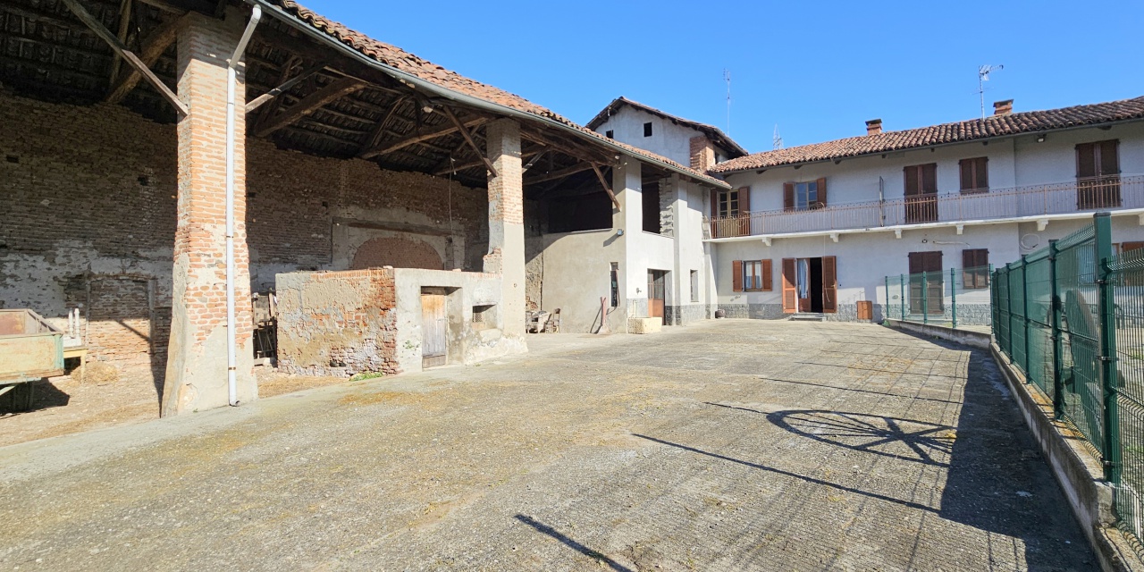 Casa indipendente con giardino in via poasso, Chivasso
