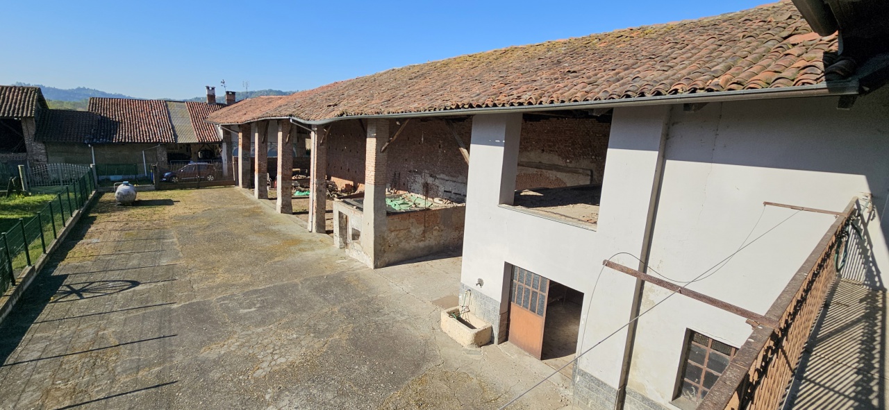 Casa indipendente con giardino in via poasso, Chivasso