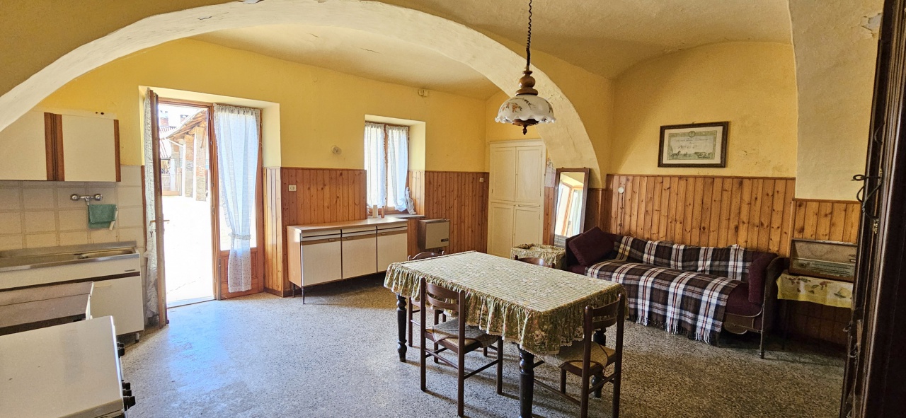 Casa indipendente con giardino in via poasso, Chivasso