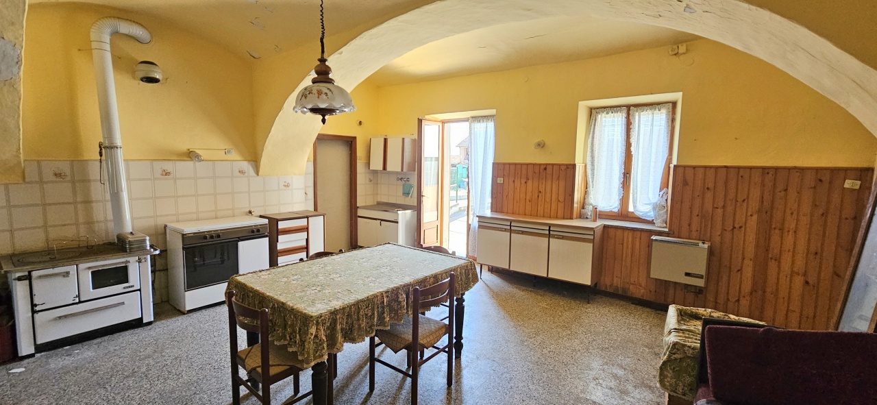 Casa indipendente con giardino in via poasso, Chivasso