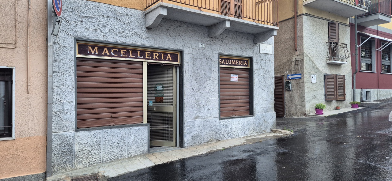 Locale commerciale da ristrutturare in via biandrate, Foglizzo