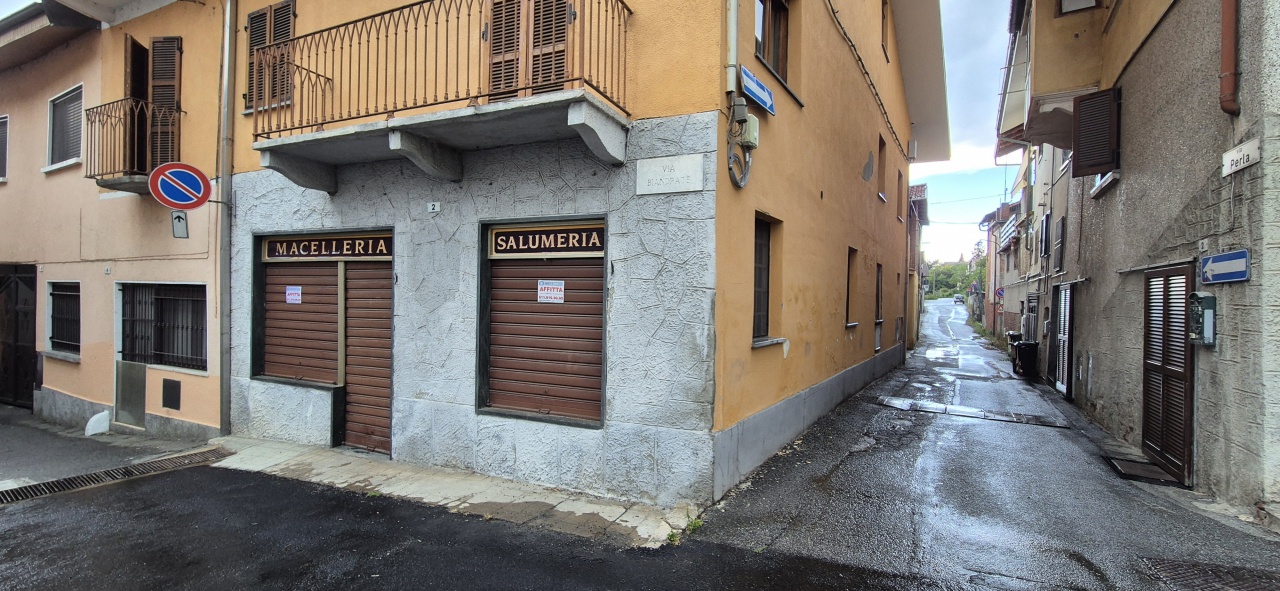 Locale commerciale da ristrutturare in via biandrate, Foglizzo