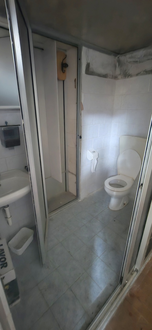 Locale commerciale da ristrutturare in via biandrate, Foglizzo