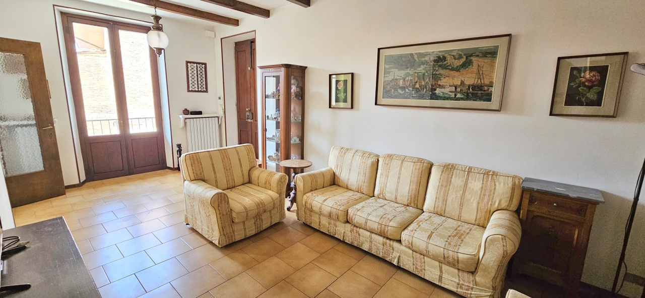 Appartamento con terrazzo in via po, Chivasso