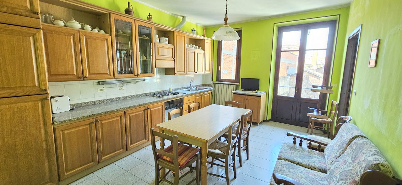 Appartamento con terrazzo in via po, Chivasso