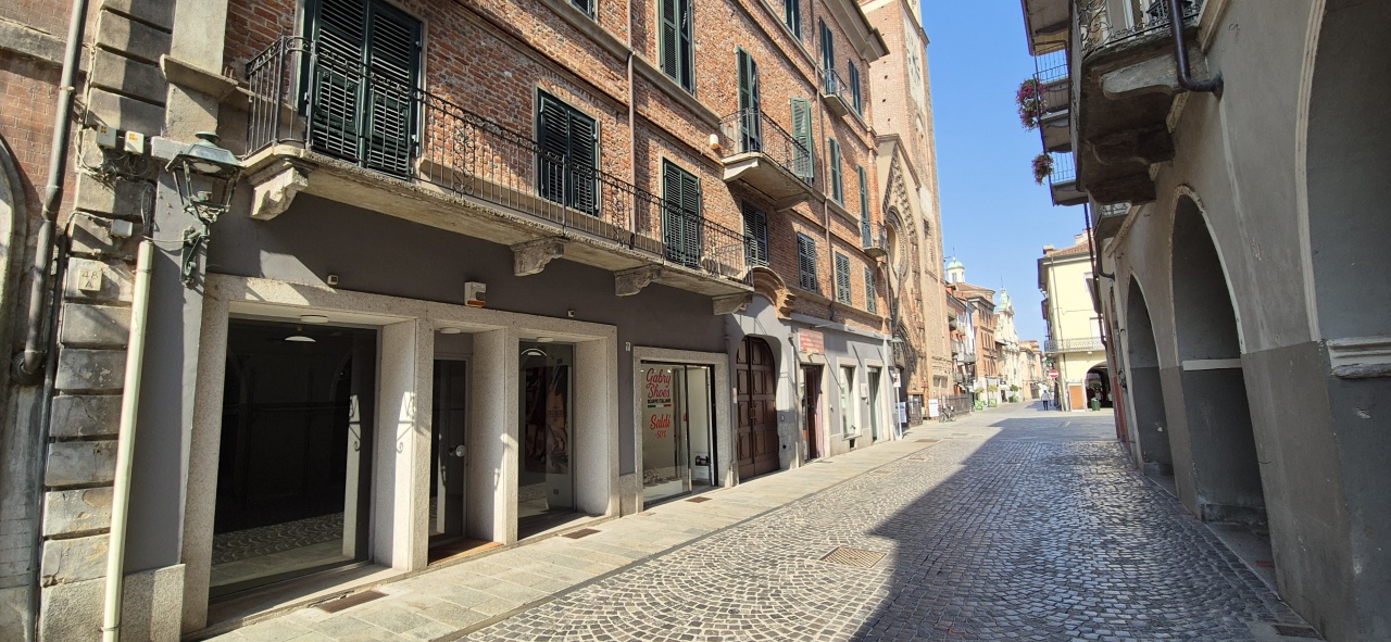 Locale commerciale in affitto in via torino, Chivasso