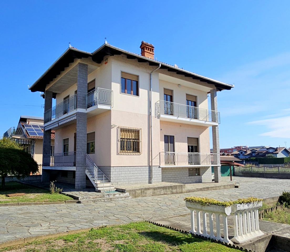 Casa indipendente con giardino in via roma, Torrazza Piemonte