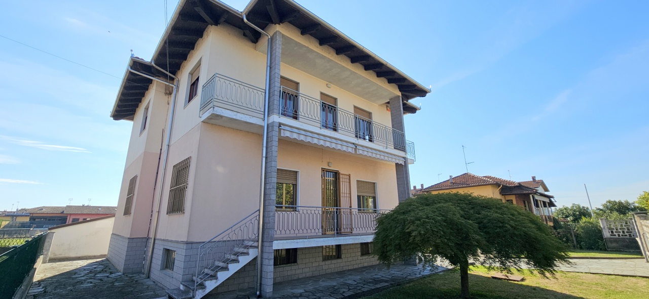 Casa indipendente con giardino in via roma, Torrazza Piemonte