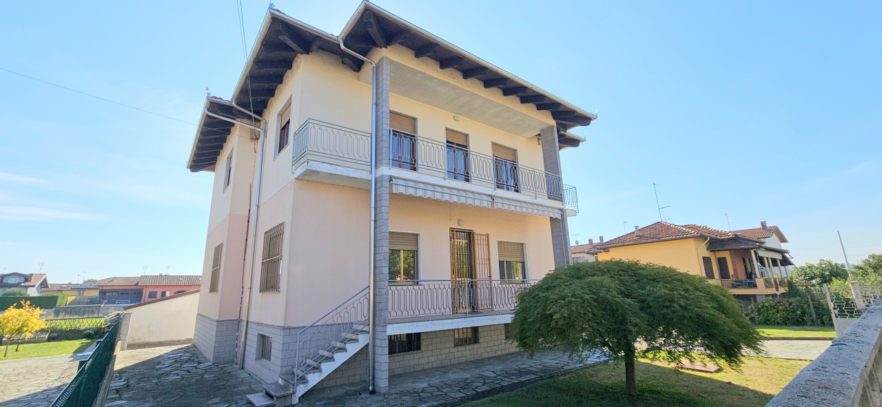 Casa indipendente con giardino in via roma, Torrazza Piemonte