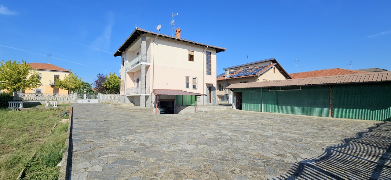 Casa indipendente con giardino in via roma, Torrazza Piemonte