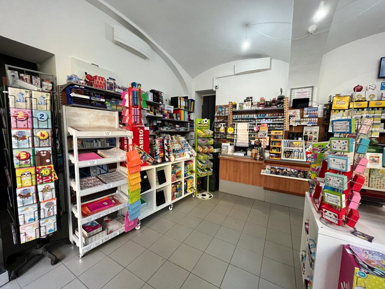 Locale commerciale ristrutturata in via mazzini, Lauriano