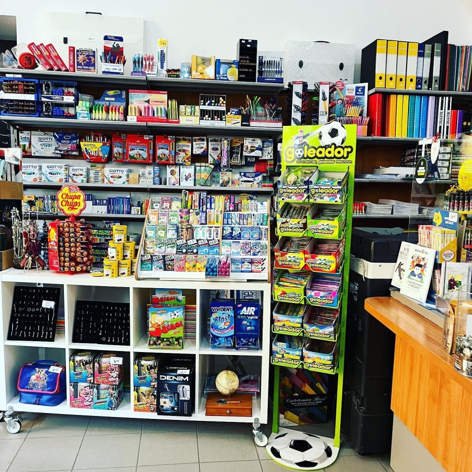 Locale commerciale ristrutturata in via mazzini, Lauriano