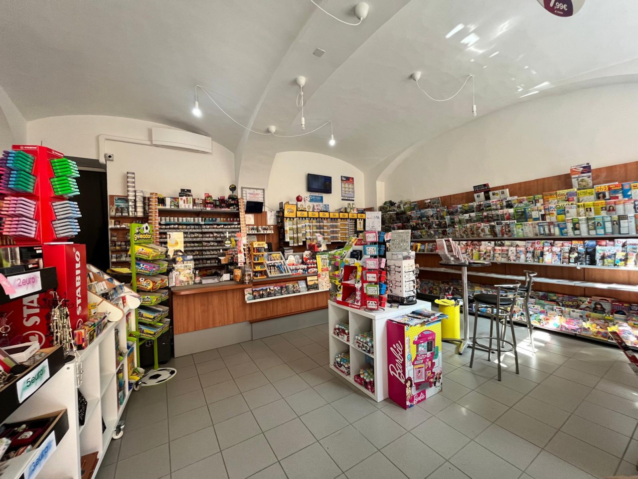 Locale commerciale ristrutturata in via mazzini, Lauriano