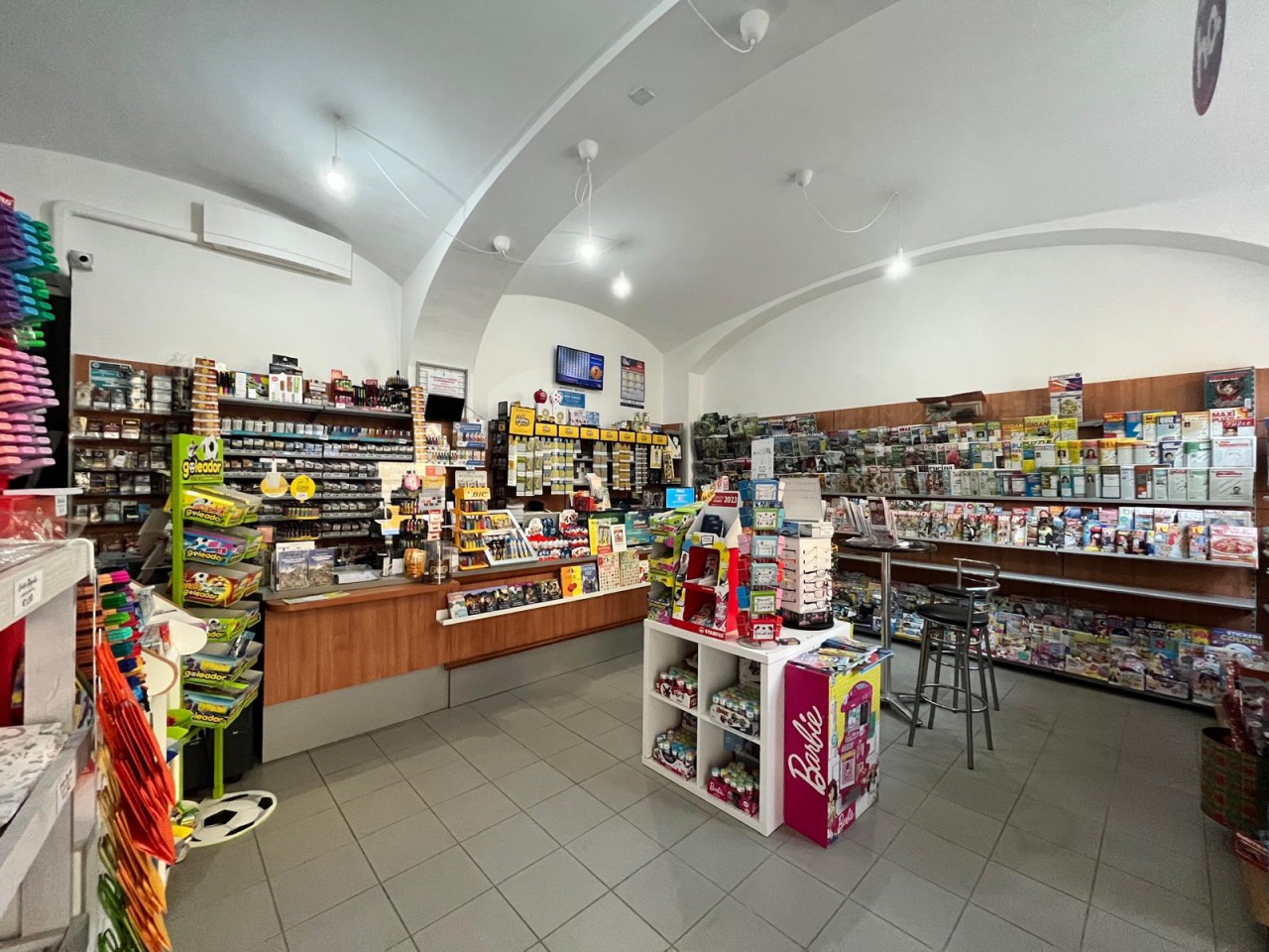 Locale commerciale ristrutturata in via mazzini, Lauriano