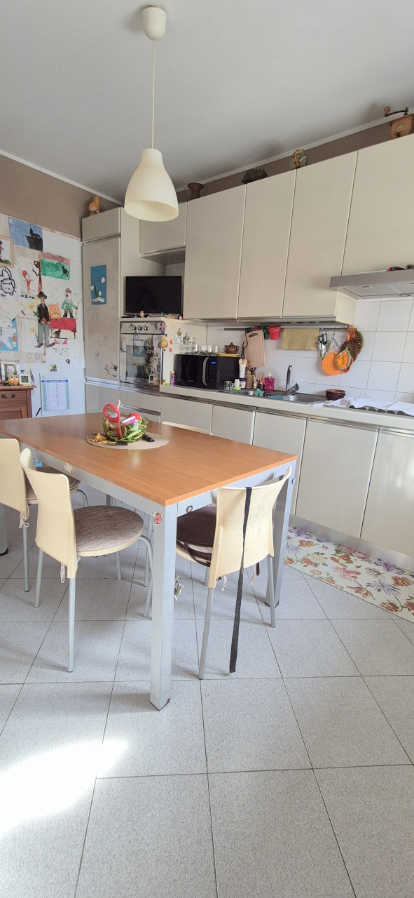 Quadrilocale con box in via alcide de gasperi, Chivasso