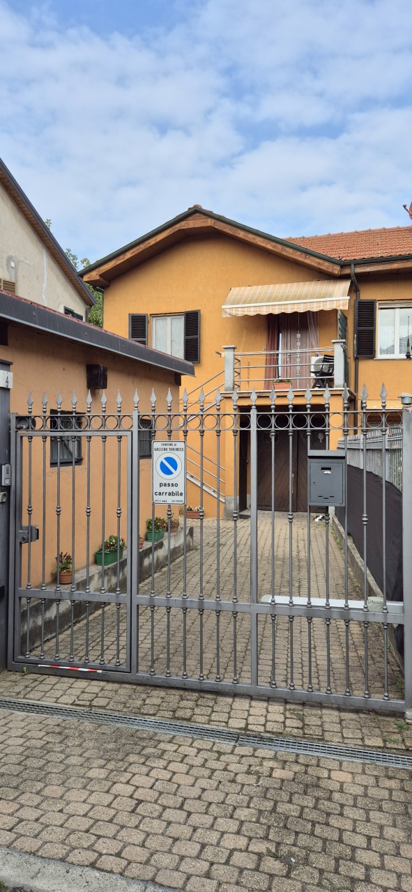 Casa indipendente con giardino in via manzoni, Gassino Torinese