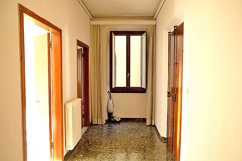 Appartamento con terrazzo in via della cernaia (pressi), Firenze