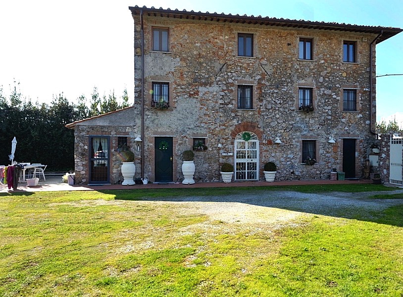 Villa con giardino a Pietrasanta