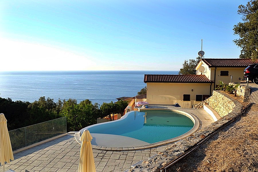 Villa con giardino a Marciana Marina