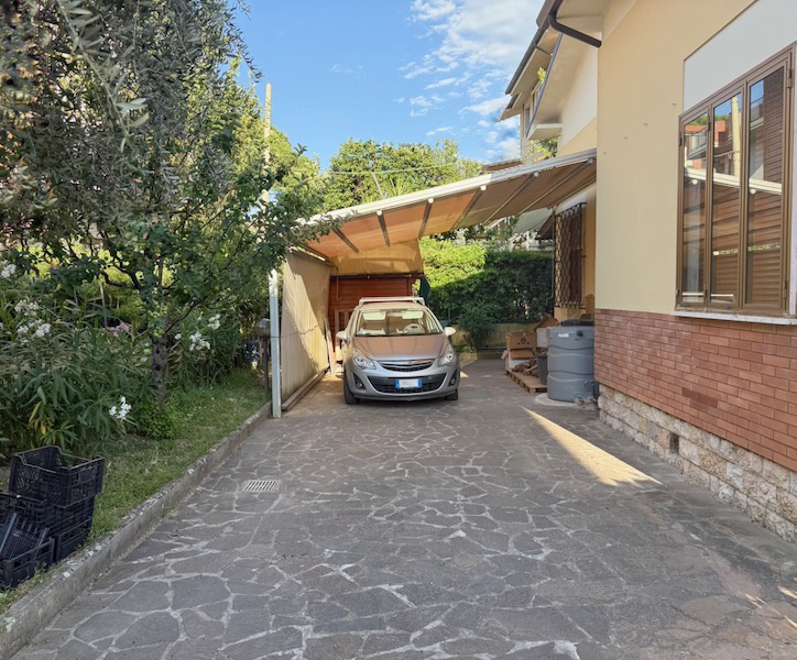 Villa con giardino a Montecatini-Terme