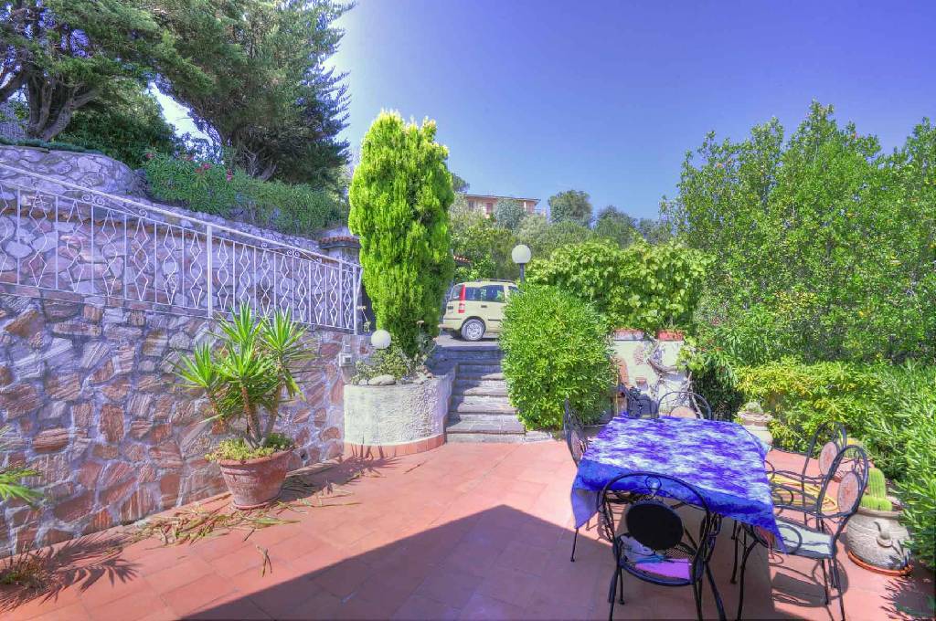 Villa con giardino in le ghiaie, Portoferraio