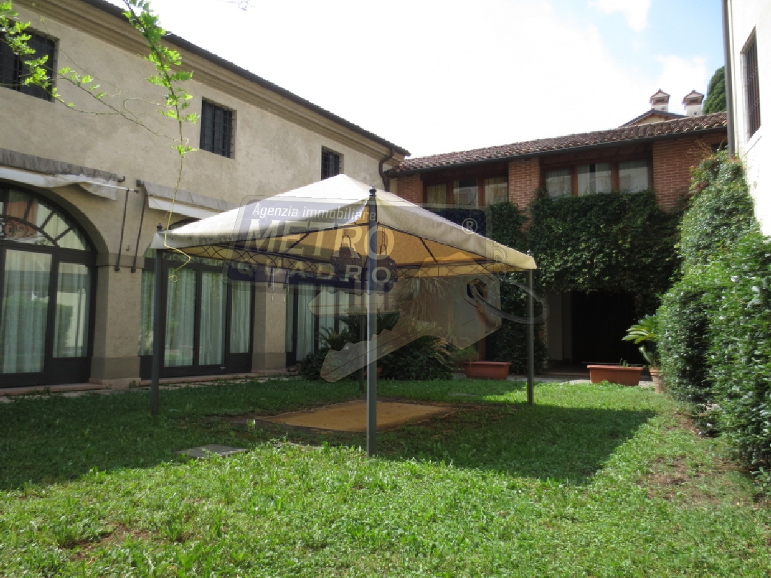 Casa indipendente con giardino in via del costo 47, Thiene