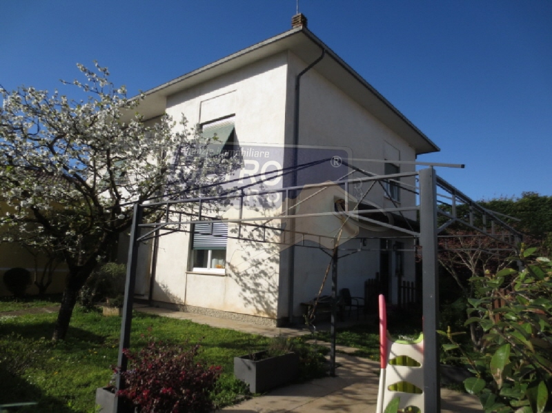 Casa indipendente con giardino in via del costo 47, Thiene
