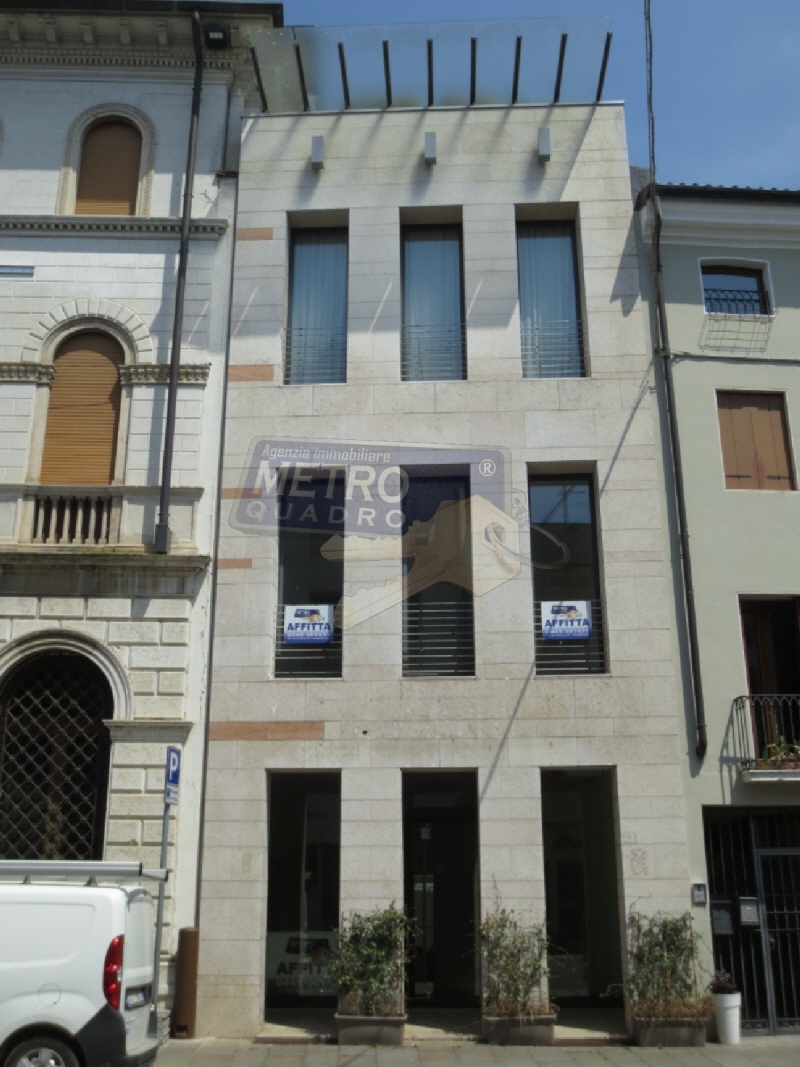 Negozio in affitto in via del costo, Thiene