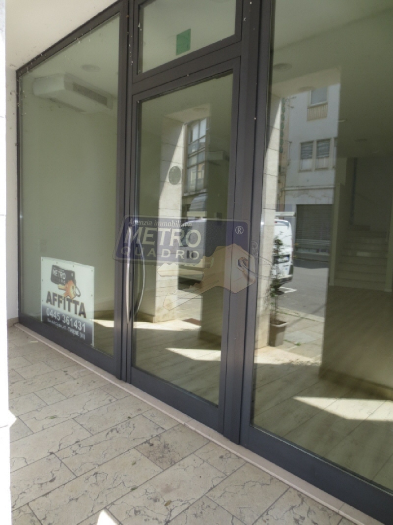 Negozio in affitto in via del costo, Thiene