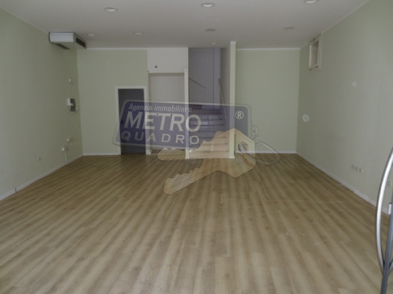 Negozio in affitto in via del costo, Thiene