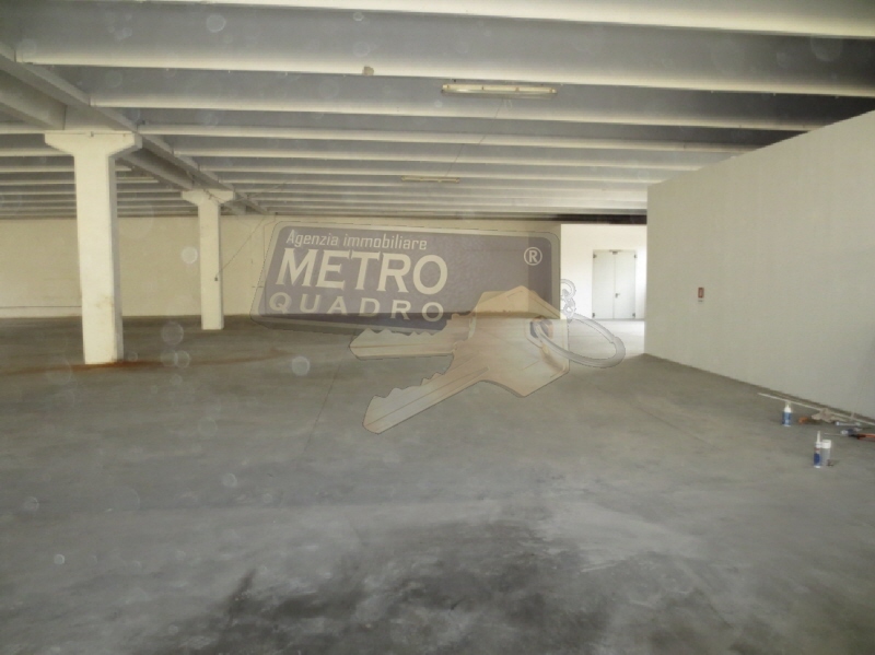 Capannone in affitto in via del costo, Zan