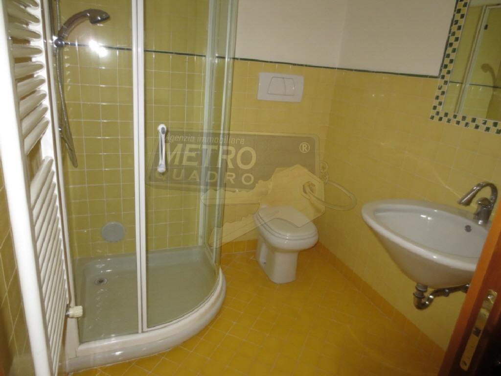 Appartamento con terrazzo in via piazza, Zugliano