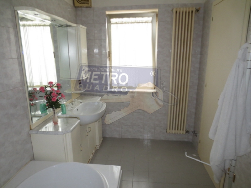 Casa indipendente con giardino in piazza iv novembre 5, Carr