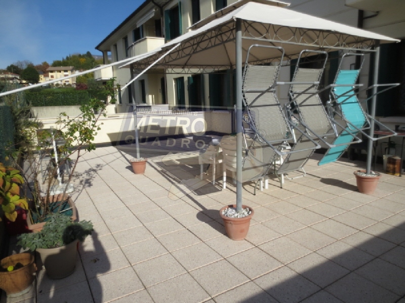 Appartamento con terrazzo in via piazza, Zugliano