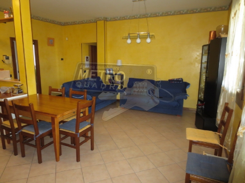 Appartamento con terrazzo in via piazza, Zugliano