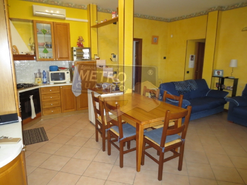 Appartamento con terrazzo in via piazza, Zugliano