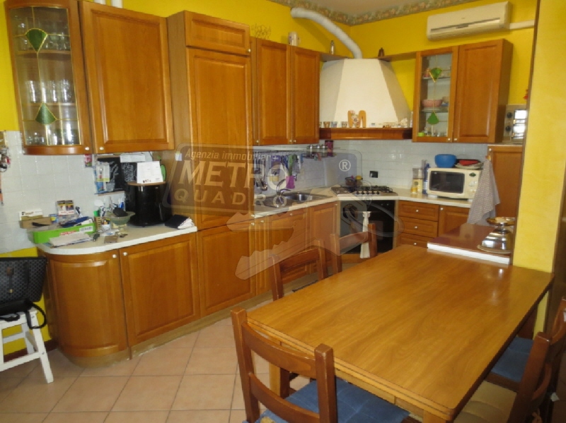 Appartamento con terrazzo in via piazza, Zugliano