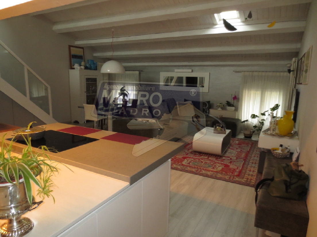 Attico con terrazzo in via del costo, Thiene