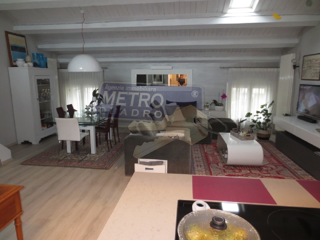 Attico con terrazzo in via del costo, Thiene