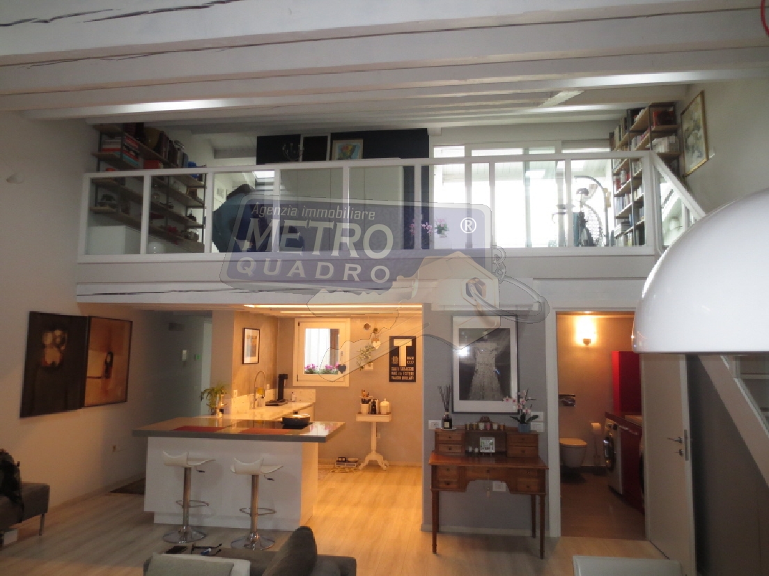 Attico con terrazzo in via del costo, Thiene