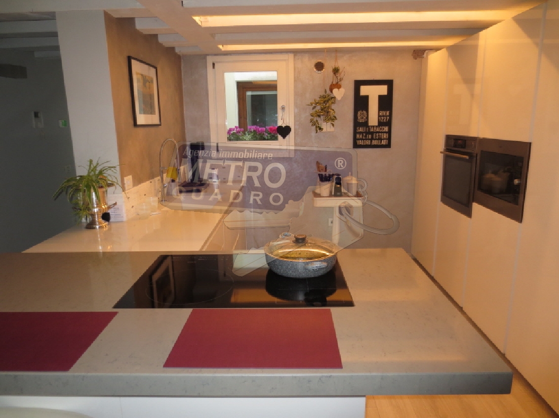 Attico con terrazzo in via del costo, Thiene