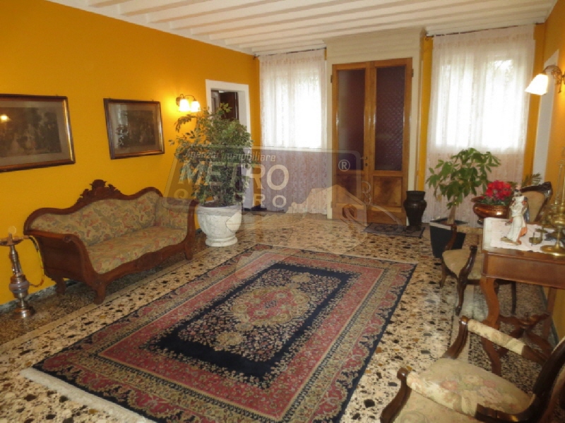 Casa indipendente con giardino in piazza g. mazzini 49, Breganze