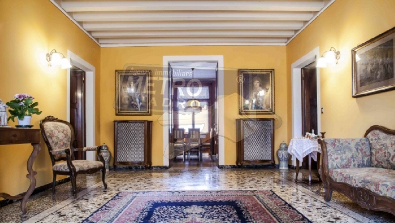 Casa indipendente con giardino in piazza g. mazzini 49, Breganze