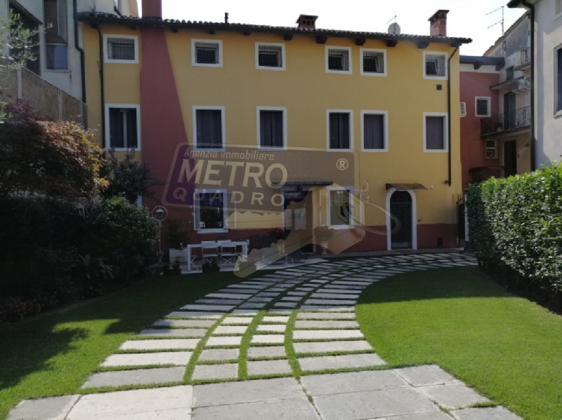 Casa indipendente con giardino in piazza g. mazzini 49, Breganze