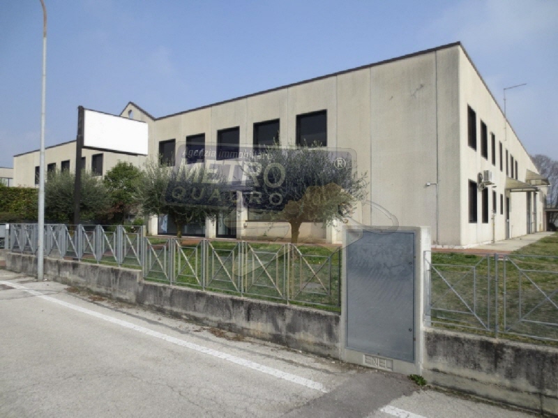 Capannone in affitto in via monte summano, Carr�