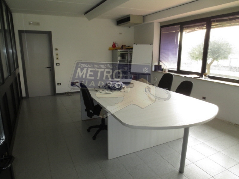 Capannone in affitto in via monte summano, Carr�