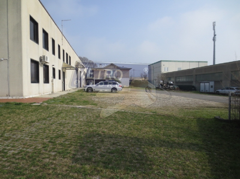 Capannone in affitto in via monte summano, Carr�