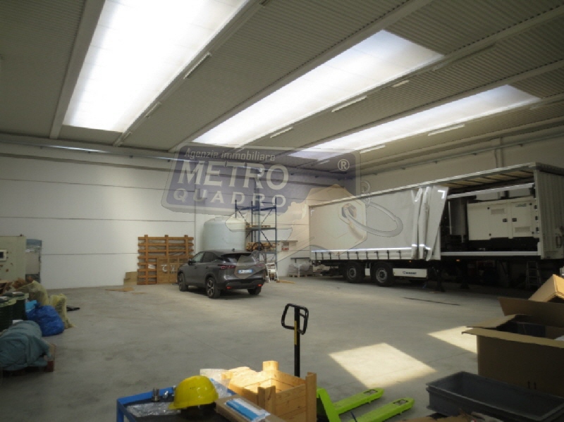 Capannone in affitto in via monte summano, Carr�