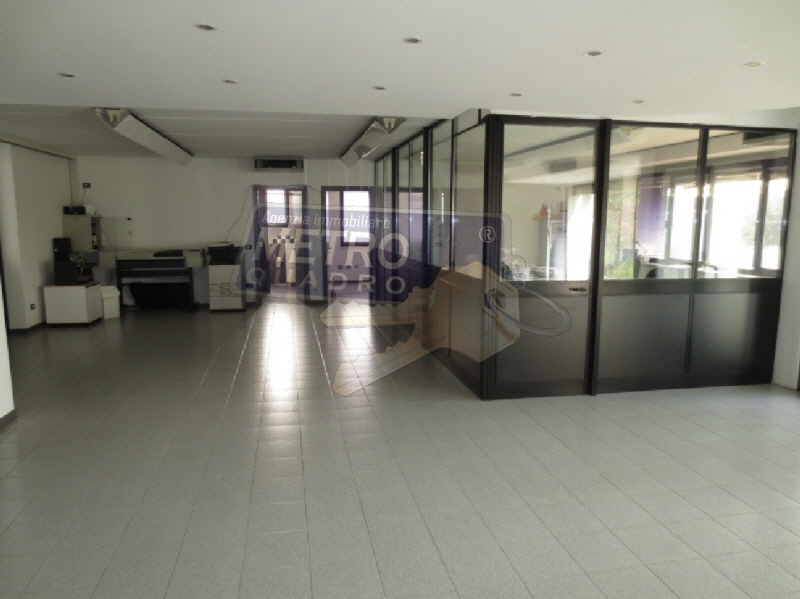 Capannone in affitto in via monte summano, Carr�