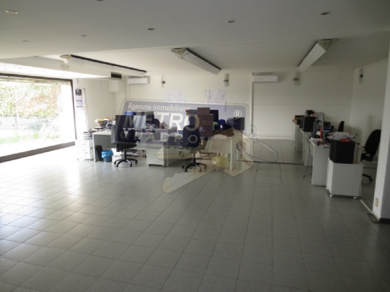 Capannone in affitto in via monte summano, Carr�